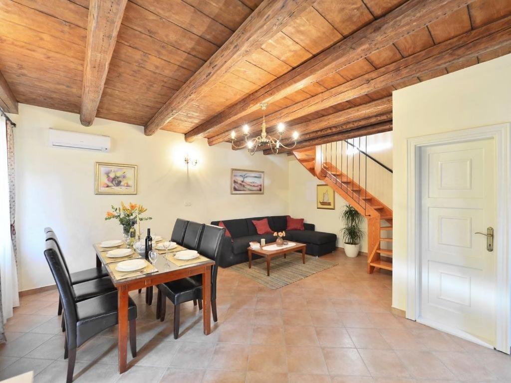 Villa โอมิช ภายนอก รูปภาพ